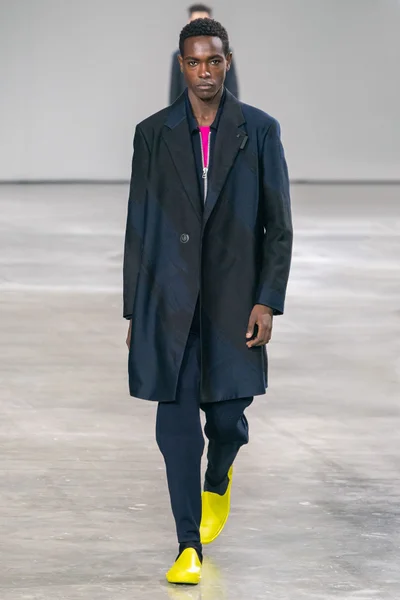 Look 10